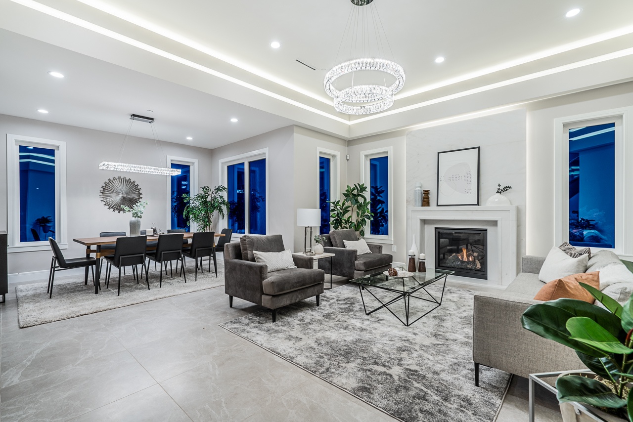 Living and dining spaces at 495 Gordon Avenue